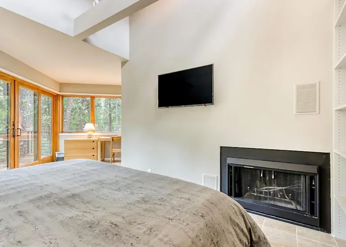Unique & Secluded Forest Home With Pool Hot Tubs Tennis Sauna & Basketball