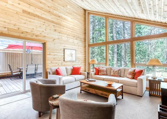 Perfect Lakeside Retreat Near Town With Furnished Deck & Grill